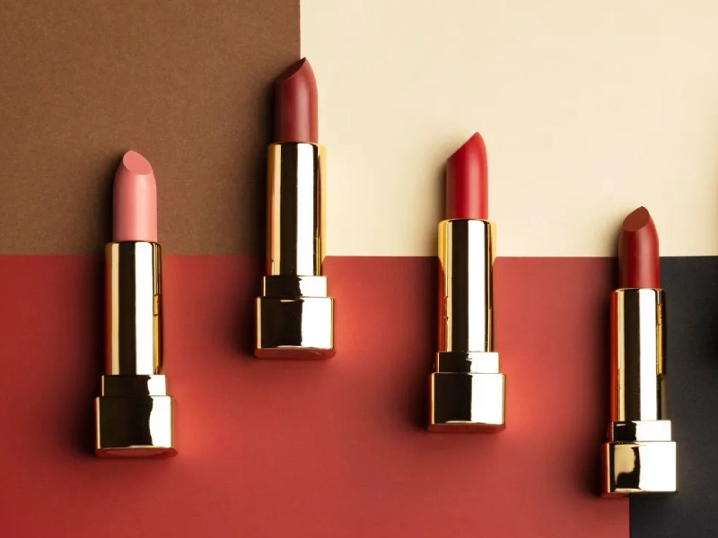 مواد و رنگ‌های بی‌خطر در فرمول رژلب 