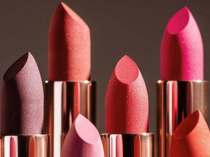 مواد و رنگ‌های بی‌خطر در فرمول رژلب 